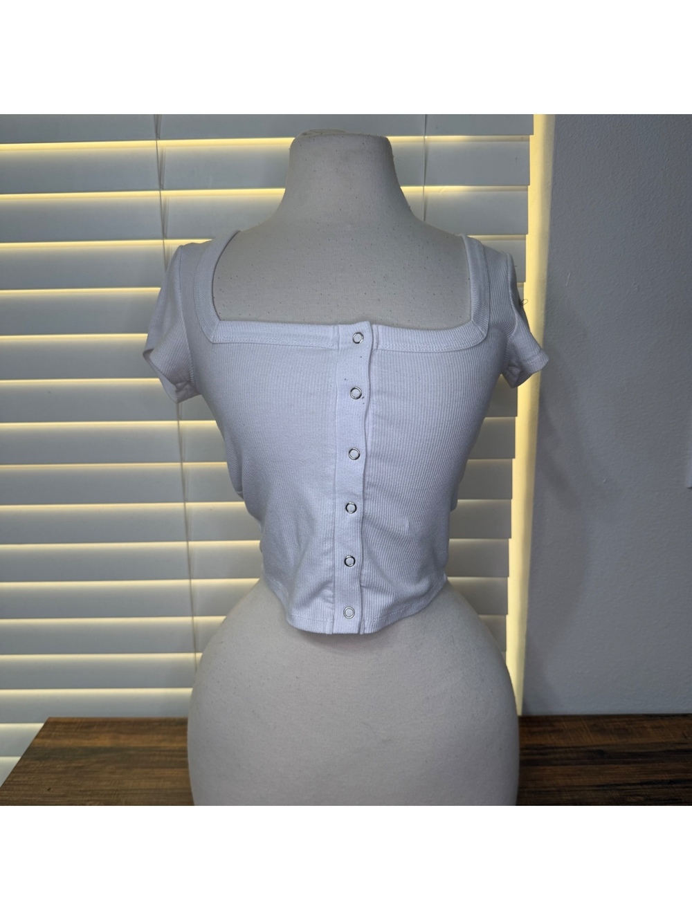 Bozzolo White Ribbed Square Neck Button Front Crop Top Size Small